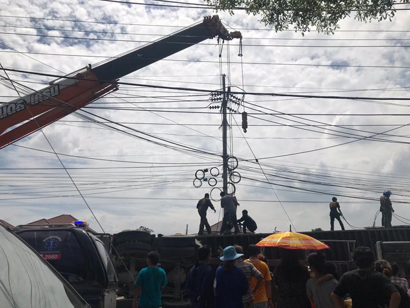 รถพ่วงชนรถกระบะ รถพ่วงชนรถกระบะ