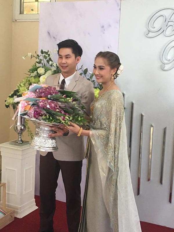 ไอ เป็นเอก น้องสอง บุตรี แต่งงาน ไอ เป็นเอก น้องสอง บุตรี แต่งงาน