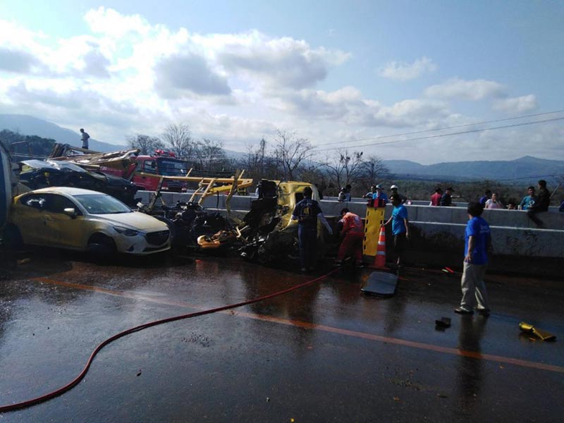 รถบรรทุกน้ำมันคว่ำ รถบรรทุกน้ำมันคว่ำ