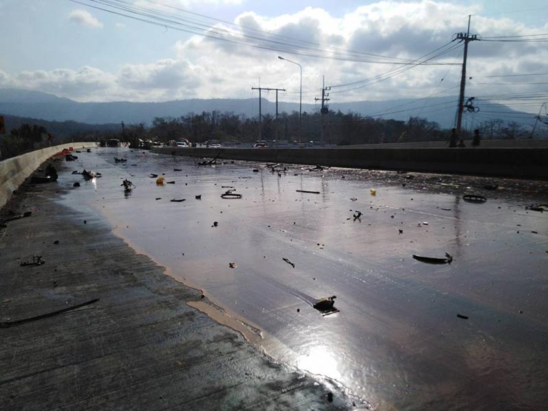 รถบรรทุกน้ำมันคว่ำ รถบรรทุกน้ำมันคว่ำ