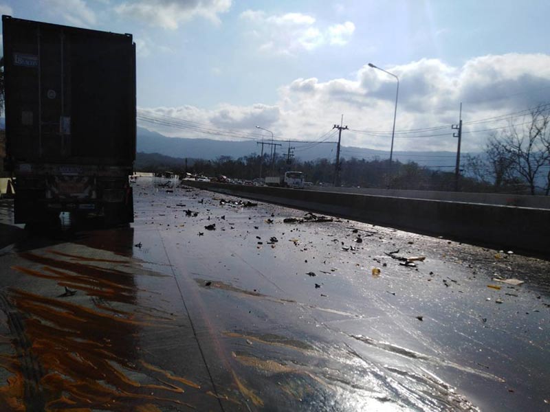 รถบรรทุกน้ำมันคว่ำ รถบรรทุกน้ำมันคว่ำ