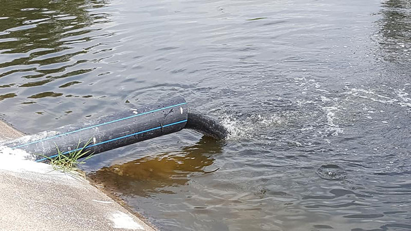 แฉทิ้งน้ำเสียลงทะเลสาบเมืองทอง แฉทิ้งน้ำเสียลงทะเลสาบเมืองทอง