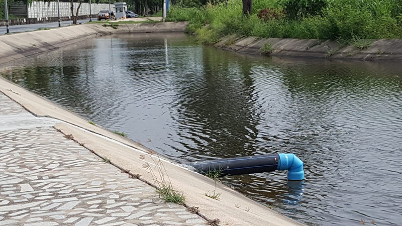 แฉทิ้งน้ำเสียลงทะเลสาบเมืองทอง แฉทิ้งน้ำเสียลงทะเลสาบเมืองทอง