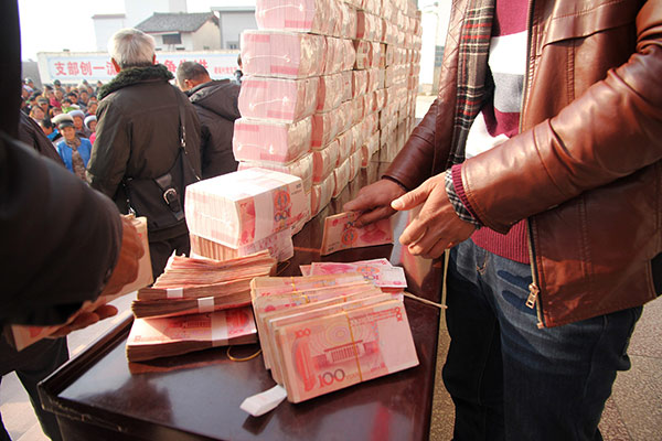 อู้ฟู่ ชาวนาหมู่บ้านจีนสร้างกำแพงเงินสด อวดทำการเกษตรได้ดี อู้ฟู่ ชาวนาหมู่บ้านจีนสร้างกำแพงเงินสด อวดทำการเกษตรได้ดี