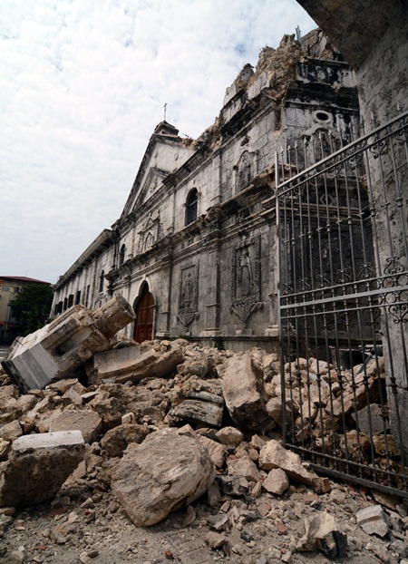 แผ่นดินไหวฟิลิปปินส์ 7.2 แมกนิจูด ยอดตายพุ่ง 32 รายแล้ว แผ่นดินไหวฟิลิปปินส์ 7.2 แมกนิจูด ยอดตายพุ่ง 32 รายแล้ว