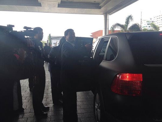 เฉลิม อยู่บำรุง เผ่น หลัง กปปส. บุกสโมสรทหารบก เฉลิม อยู่บำรุง เผ่น หลัง กปปส. บุกสโมสรทหารบก