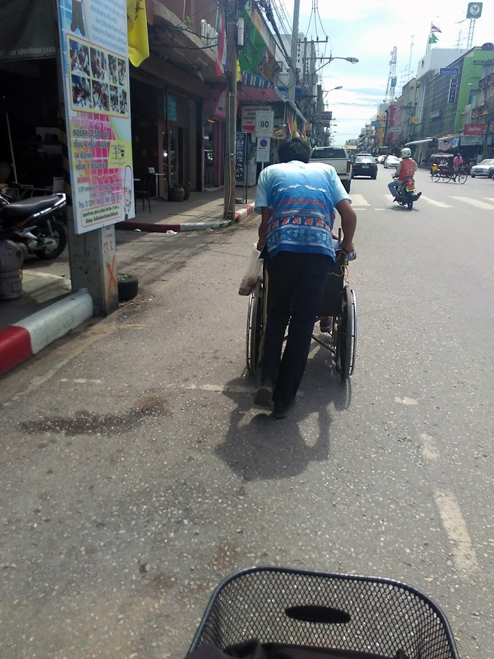 นักศึกษาน้ำใจงาม นักศึกษาน้ำใจงาม