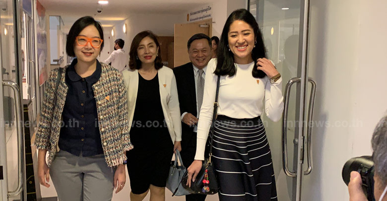 ช่อ พรรณิการ์ ช่อ พรรณิการ์