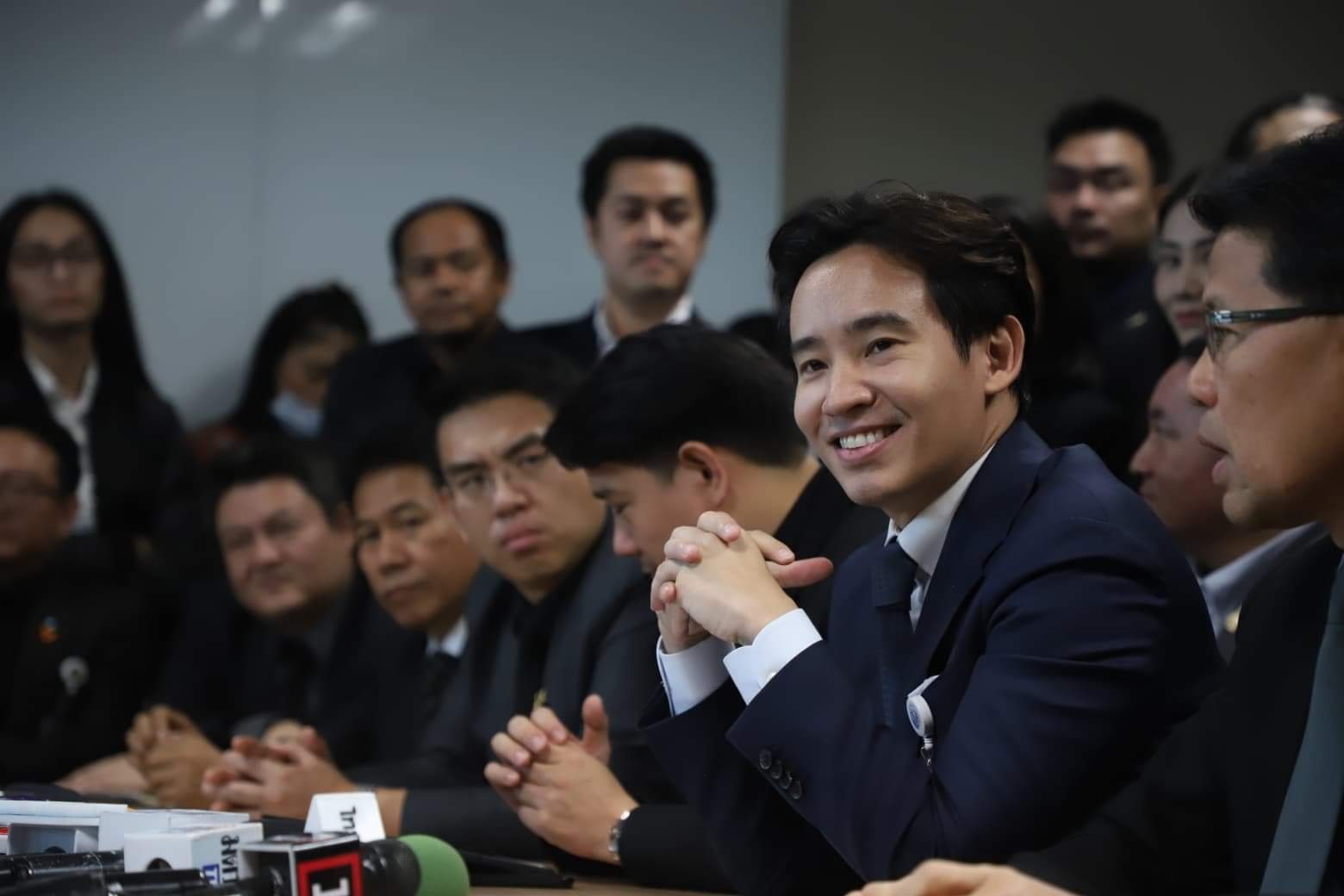 ทิม พิธา ทิม พิธา