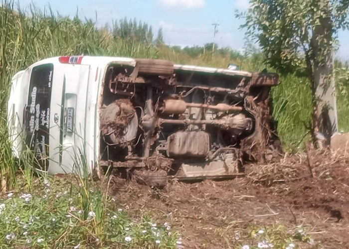 รถตู้ครูเต้ยคว่ำ รถตู้ครูเต้ยคว่ำ