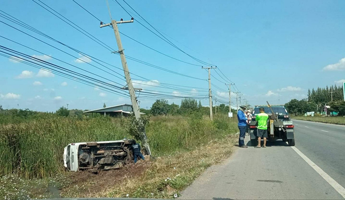 รถตู้ครูเต้ยคว่ำ รถตู้ครูเต้ยคว่ำ