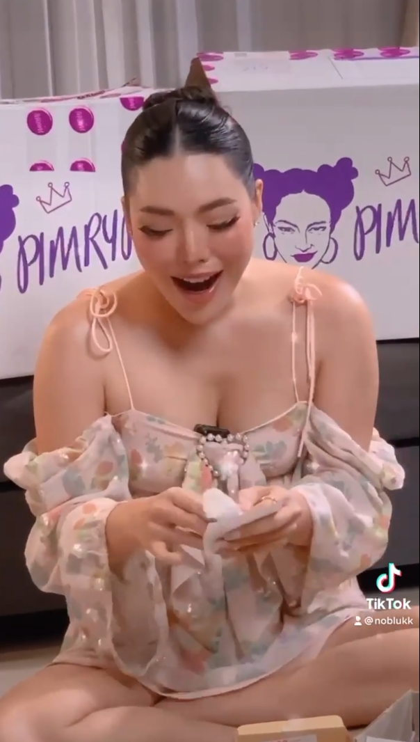 นุ่น นพลักษณ์ นุ่น นพลักษณ์