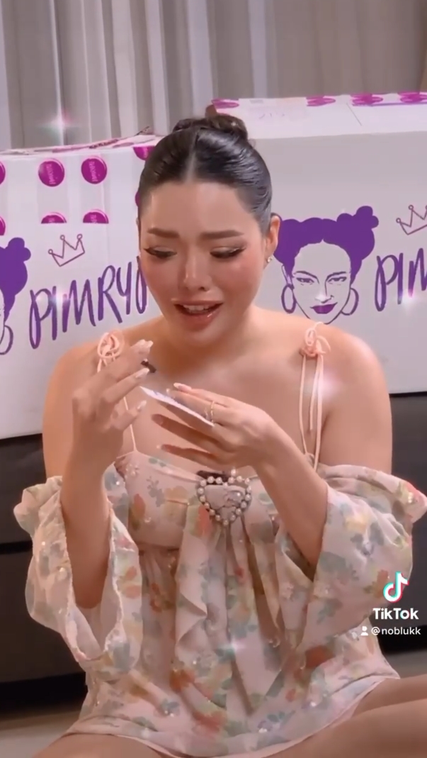 นุ่น นพลักษณ์ นุ่น นพลักษณ์