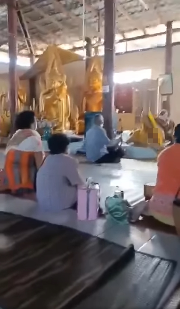 สาดแกงใส่พระ สาดแกงใส่พระ