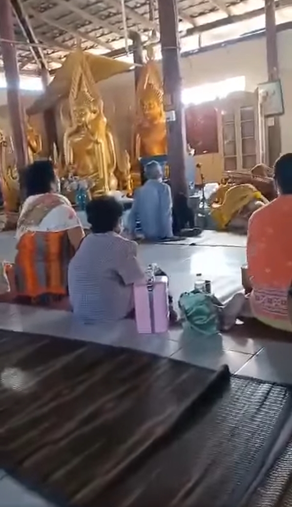 สาดแกงใส่พระ สาดแกงใส่พระ