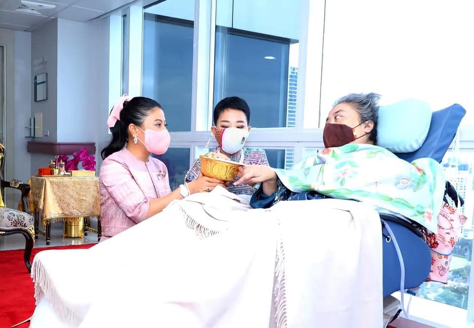 เจ้าฟ้าสิริวัณณวรีฯ เฝ้า พระองค์เจ้าโสมสวลี เจ้าฟ้าสิริวัณณวรีฯ เฝ้า พระองค์เจ้าโสมสวลี