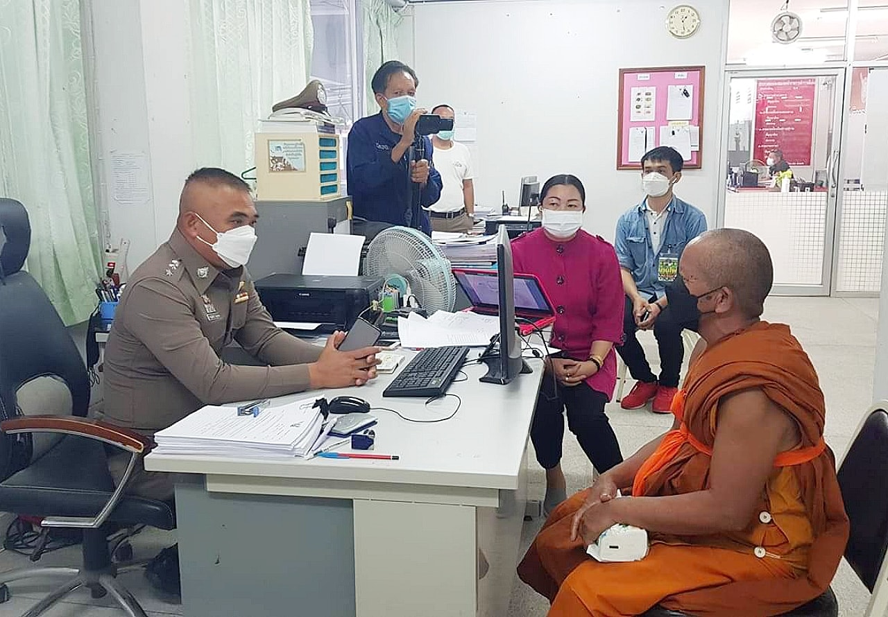 สาดแกงใส่พระ สาดแกงใส่พระ