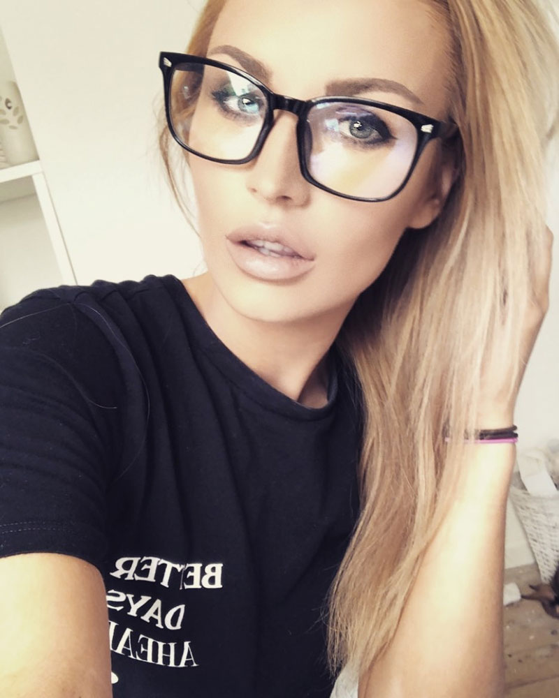 แก้ผ้าในบ้าน แก้ผ้าในบ้าน