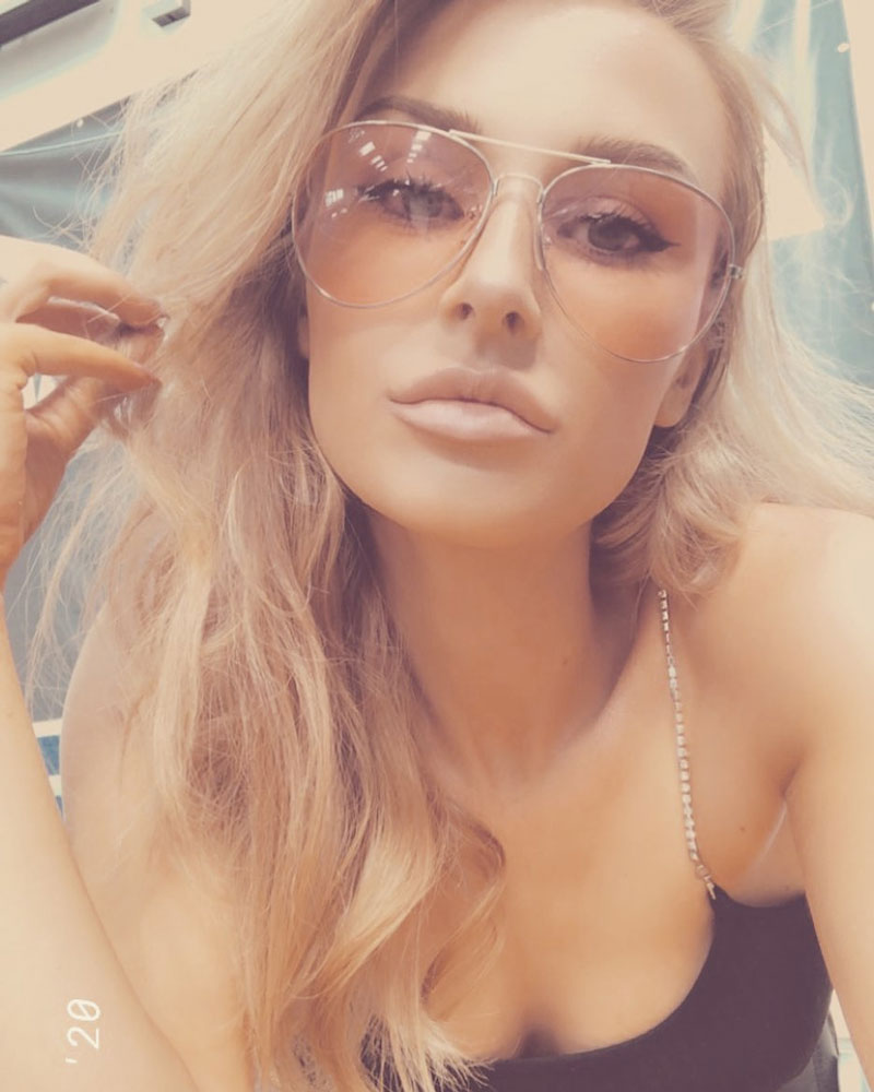 แก้ผ้าในบ้าน แก้ผ้าในบ้าน