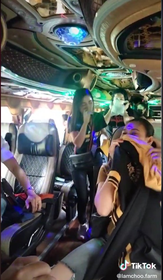 ขี้บนรถทัวร์ ขี้บนรถทัวร์