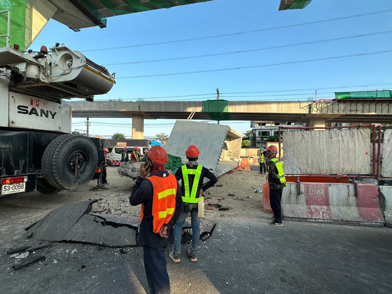 แท่นก่อสร้างหล่นทับ แท่นก่อสร้างหล่นทับ