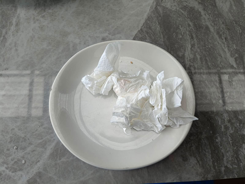 กระดาษทิชชูใช้แล้ว กระดาษทิชชูใช้แล้ว