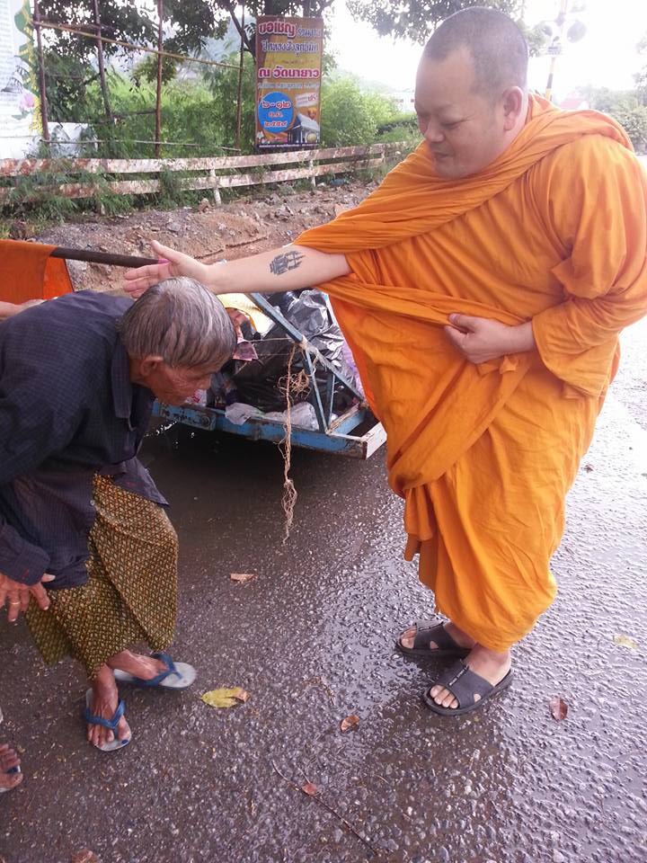 ยายเก็บขวดขาย ยายเก็บขวดขาย