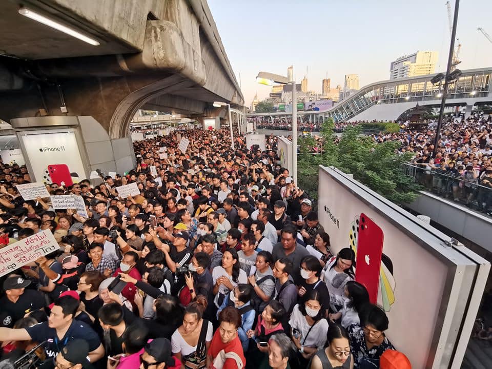 ม็อบ ม็อบ