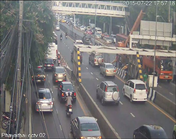 เปิดคลิปรถกระเช้าการไฟฟ้า ชนเหล็กกั้นความสูง เหยียบมิดทั้งที่มีป้ายเตือน เปิดคลิปรถกระเช้าการไฟฟ้า ชนเหล็กกั้นความสูง เหยียบมิดทั้งที่มีป้ายเตือน