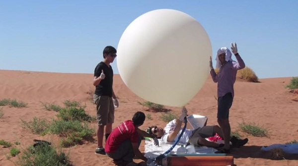 นักศึกษาผูกกล้อง GoPro กับลูกโป่งลอยขึ้นฟ้า ตื่นตาวิวโลกจากอวกาศ นักศึกษาผูกกล้อง GoPro กับลูกโป่งลอยขึ้นฟ้า ตื่นตาวิวโลกจากอวกาศ