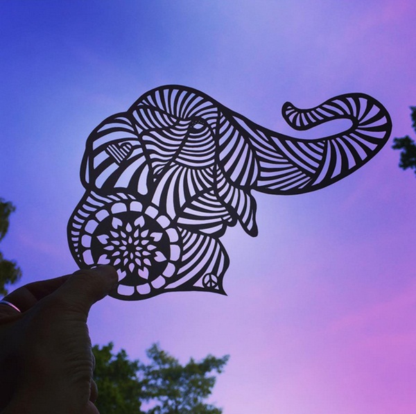 ศิลปะตัดกระดาษ แกะสลักซะเลอเลิศ แล้วเล่นสีกับท้องฟ้าอย่างเจิดเลย ศิลปะตัดกระดาษ แกะสลักซะเลอเลิศ แล้วเล่นสีกับท้องฟ้าอย่างเจิดเลย