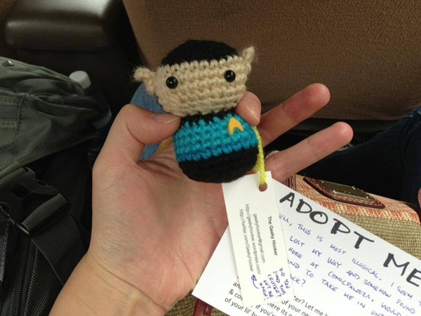 สาวถักโครเชต์ซูเปอร์ฮีโร่โซคิวท์ แจกฟรีทั่วเมืองซานดิเอโก สาวถักโครเชต์ซูเปอร์ฮีโร่โซคิวท์ แจกฟรีทั่วเมืองซานดิเอโก