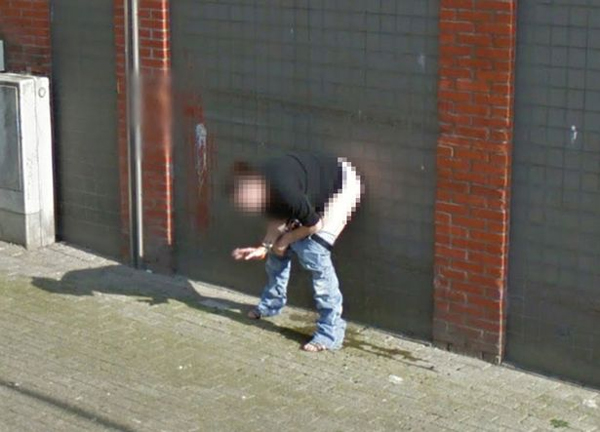 Google Street View จับภาพน่าระอา สาวหันก้นเข้ากำแพงปล่อยฉี่ริมถนน Google Street View จับภาพน่าระอา สาวหันก้นเข้ากำแพงปล่อยฉี่ริมถนน