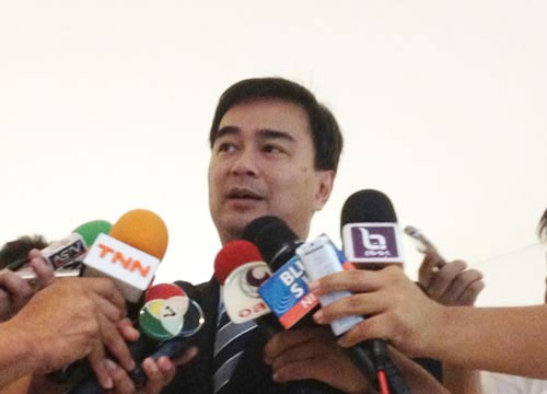 อภิสิทธิ์ แนะยิ่งลักษณ์ ไปเขมร เร่งแจงคดีพื้นที่ทับซ้อน