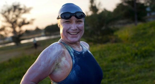 หญิงออสซี่สุดอึด ว่ายน้ำติดต่อกันไกล 149 กม.