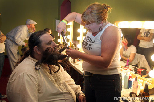 เท่าเทียม! มะกันจัดประกวดหนวดสวย ให้หญิงเอี่ยวได้