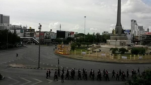 ตำรวจจ่อจัดการม็อบอนุสาวรีย์ชัย เตือน ไม่เกี่ยวข้องอย่าเข้าพื้นที่ ตำรวจจ่อจัดการม็อบอนุสาวรีย์ชัย เตือน ไม่เกี่ยวข้องอย่าเข้าพื้นที่