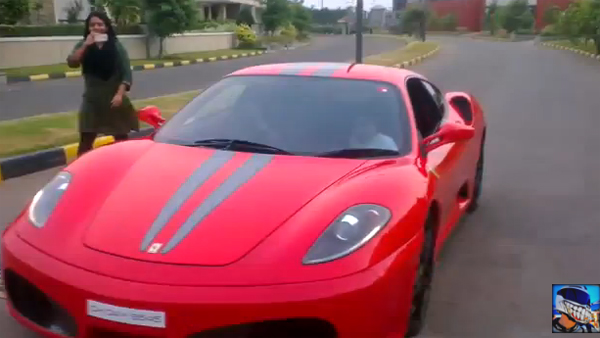 เศรษฐีอินเดียถูกจับ หลังปล่อยให้ลูกชาย 9 ขวบ ขับเฟอร์รารี่เล่น เศรษฐีอินเดียถูกจับ หลังปล่อยให้ลูกชาย 9 ขวบ ขับเฟอร์รารี่เล่น