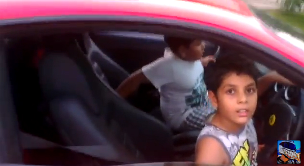 เศรษฐีอินเดียถูกจับ หลังปล่อยให้ลูกชาย 9 ขวบ ขับเฟอร์รารี่เล่น เศรษฐีอินเดียถูกจับ หลังปล่อยให้ลูกชาย 9 ขวบ ขับเฟอร์รารี่เล่น