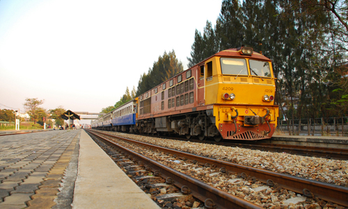 รถไฟขนน้ำมันบางจาก 8 แสนลิตร ตกรางย่านคลองเตย รถไฟขนน้ำมันบางจาก 8 แสนลิตร ตกรางย่านคลองเตย
