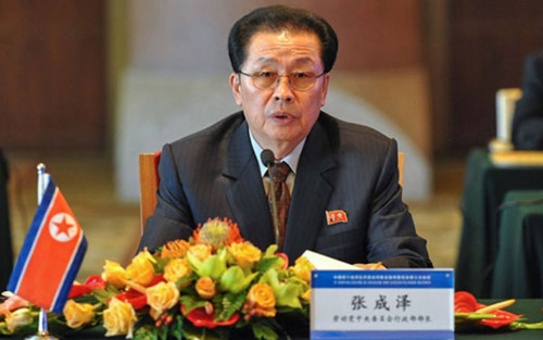 แฉผู้นำคิมประหารอาเขย ด้วยการจับแก้ผ้าให้สุนัข 120 ตัวรุม แฉผู้นำคิมประหารอาเขย ด้วยการจับแก้ผ้าให้สุนัข 120 ตัวรุม