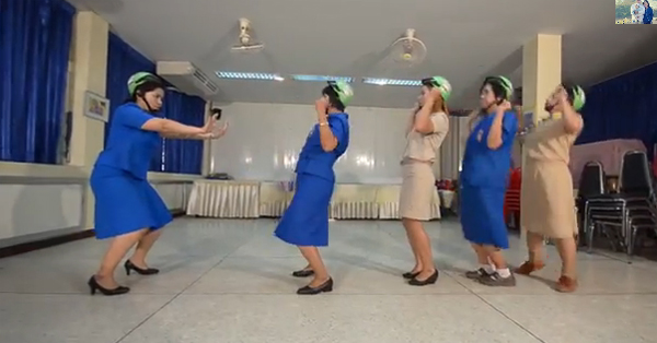 คลิปครูเต้น Crayon Pop คลิปครูเต้นเพลงเกาหลี คลิปครูเต้น Crayon Pop คลิปครูเต้นเพลงเกาหลี