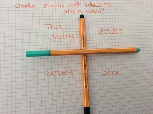 ฝรั่งผุดเทรนด์ฮิต ผีดินสอสุดหลอน Charlie Charlie Challenge ฝรั่งผุดเทรนด์ฮิต ผีดินสอสุดหลอน Charlie Charlie Challenge