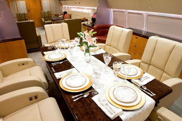 ภายในเครื่องบินโบอิ้ง 747-8 ที่ทำเป็นเครื่องบินส่วนตัว VIP ภายในเครื่องบินโบอิ้ง 747-8 ที่ทำเป็นเครื่องบินส่วนตัว VIP