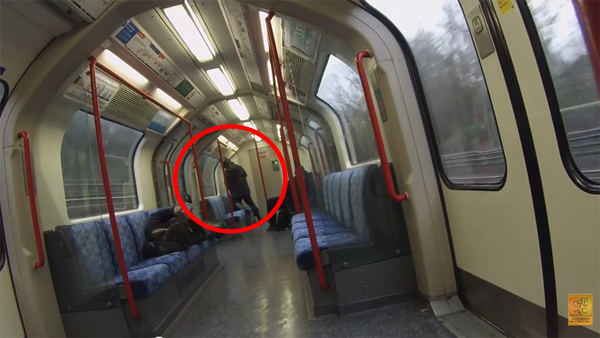 หนุ่มฉี่ใส่ขวดกลางขบวนรถไฟ ทิ้งขวดเหลืองอ๋อยไว้คาเก้าอี้ หนุ่มฉี่ใส่ขวดกลางขบวนรถไฟ ทิ้งขวดเหลืองอ๋อยไว้คาเก้าอี้