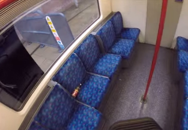 หนุ่มฉี่ใส่ขวดกลางขบวนรถไฟ ทิ้งขวดเหลืองอ๋อยไว้คาเก้าอี้ หนุ่มฉี่ใส่ขวดกลางขบวนรถไฟ ทิ้งขวดเหลืองอ๋อยไว้คาเก้าอี้