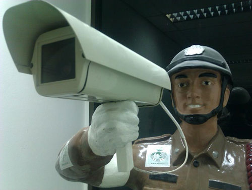 เปิดตัวหุ่นจ่าเฉยรุ่นใหม่ ติดกล้อง-จับผิด ตั้ง 10 จุดทั่วกรุง