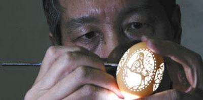 ทึ่ง! ศิลปินจีนแกะสลักเปลือกไข่ฝีมือประณีตขั้นเทพ