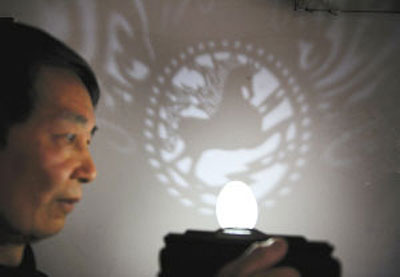 ทึ่ง! ศิลปินจีนแกะสลักเปลือกไข่ฝีมือประณีตขั้นเทพ