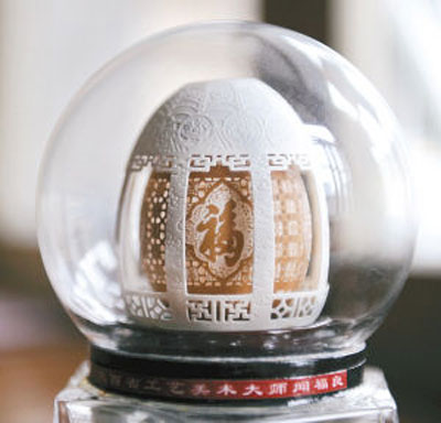 ทึ่ง! ศิลปินจีนแกะสลักเปลือกไข่ฝีมือประณีตขั้นเทพ